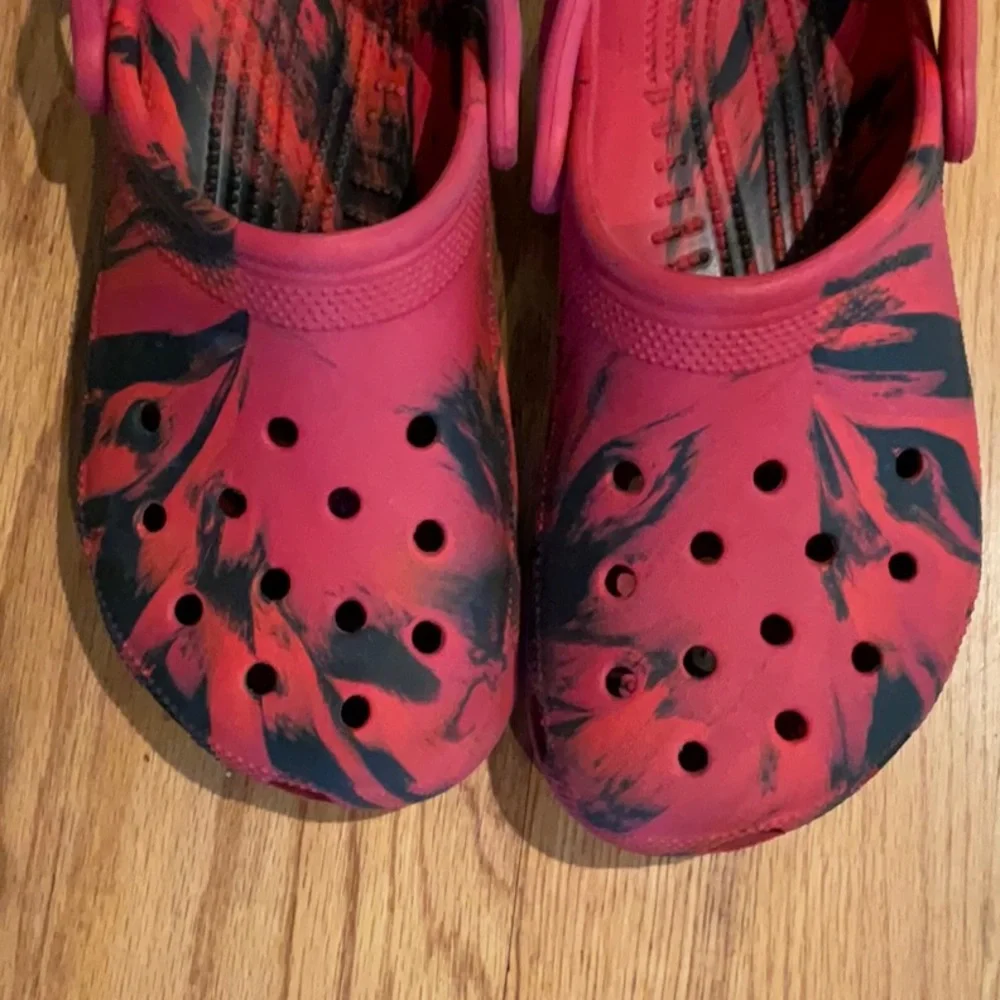 CROCS - Big Kids Red and Black J 6 Size - heel to toe 9.5”